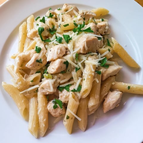 Quick Garlic Parmesan Chicken Pasta: a creamy, cheesy one-pan dish with golden chicken and al dente pasta.